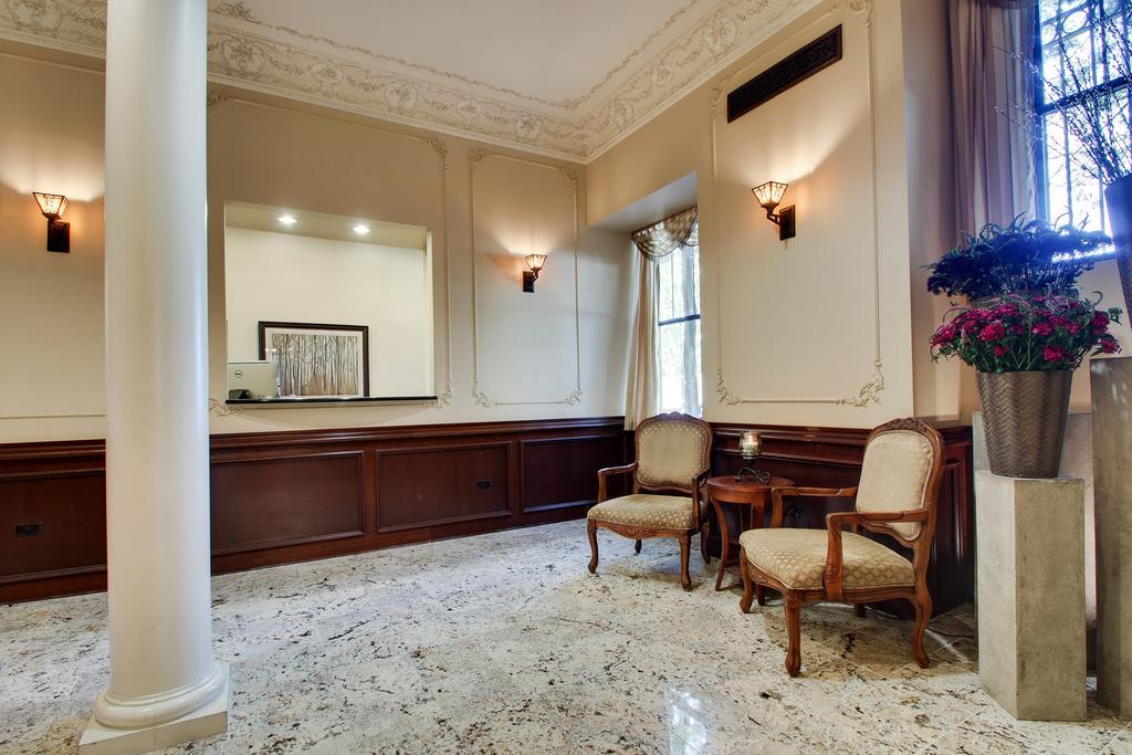 Dewitt Hotel And Suites Chicago Exteriör bild