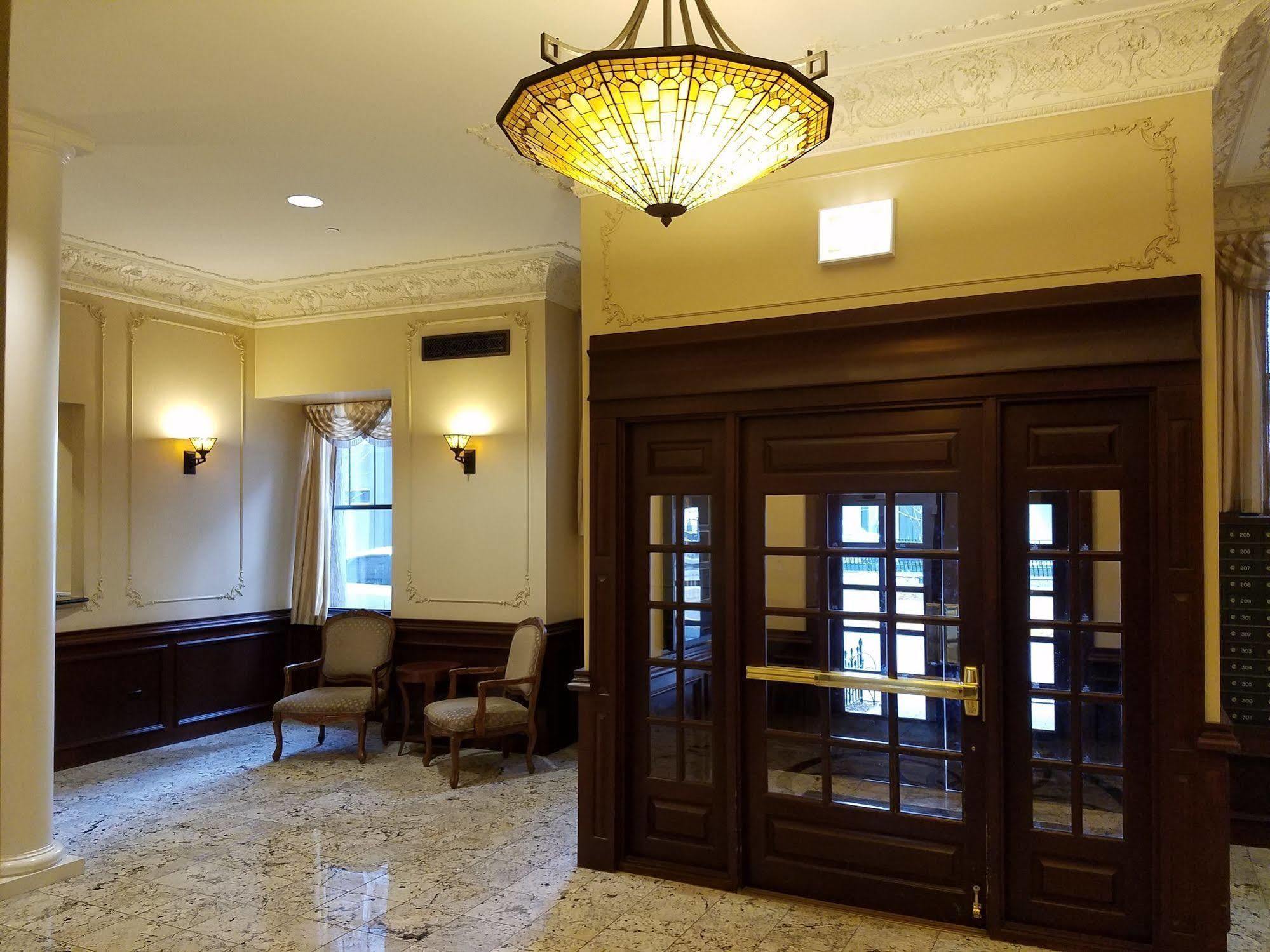 Dewitt Hotel And Suites Chicago Exteriör bild