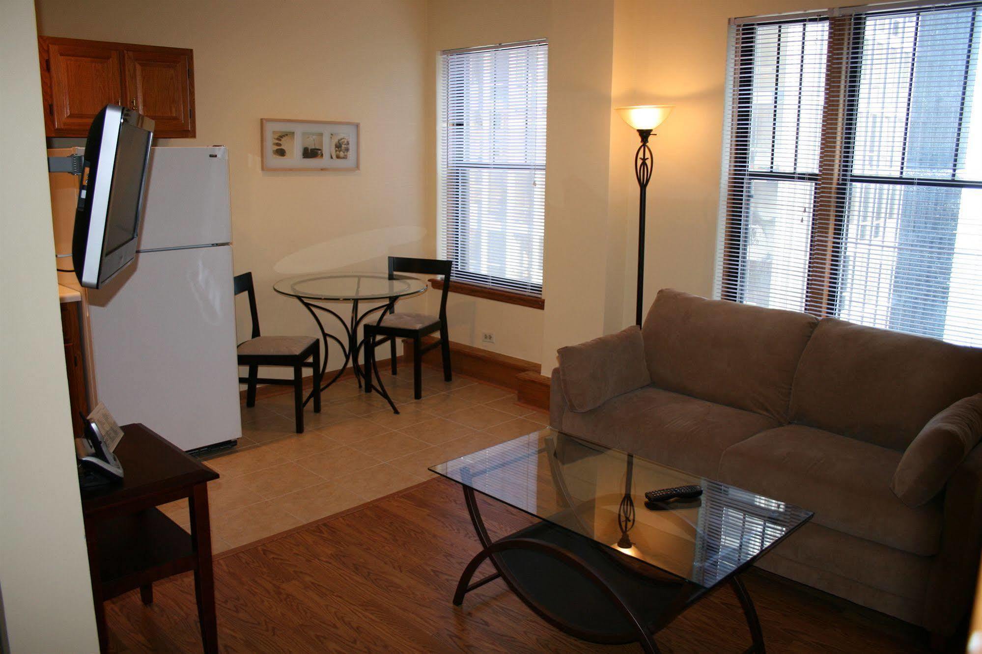 Dewitt Hotel And Suites Chicago Exteriör bild