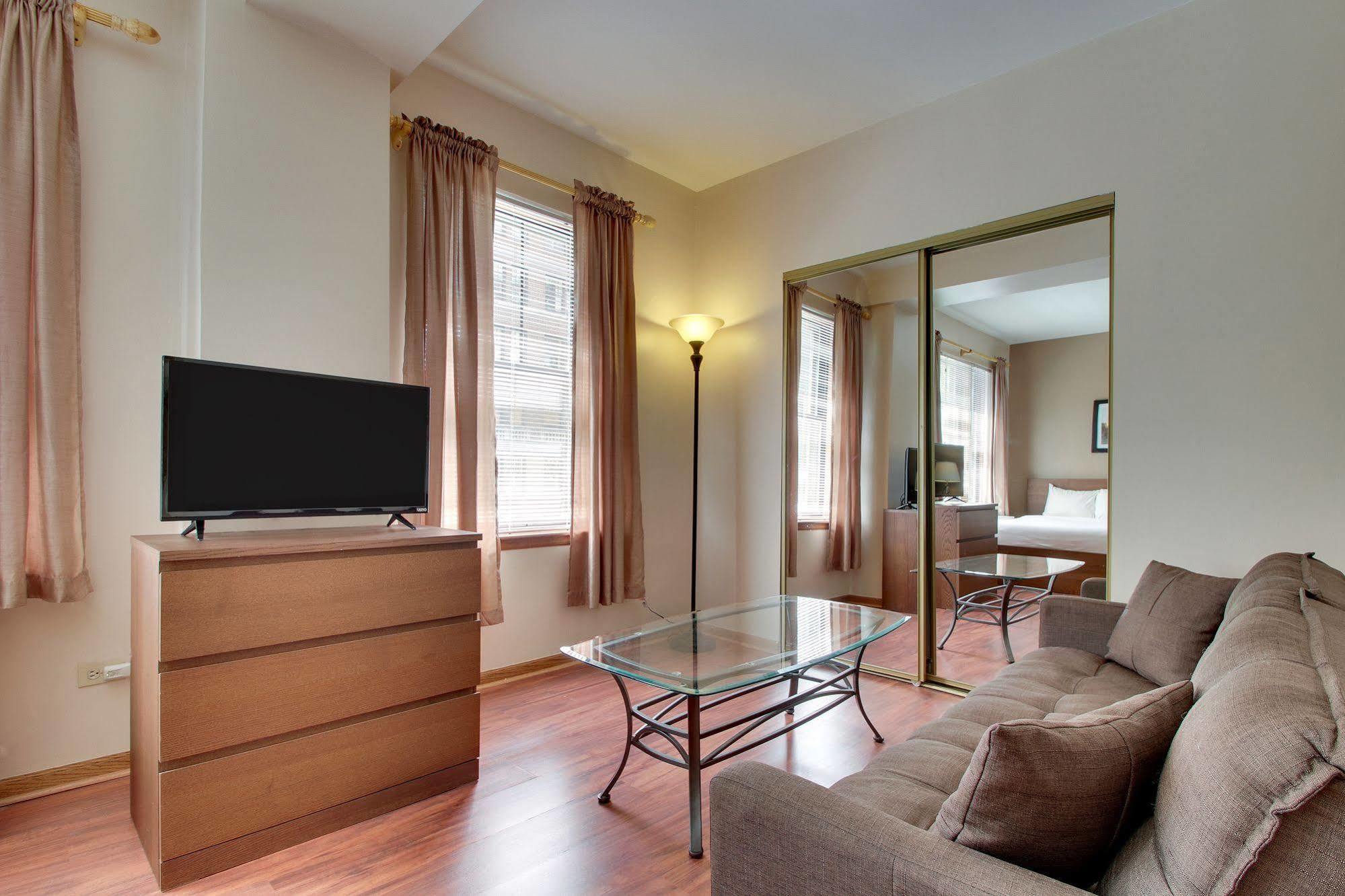 Dewitt Hotel And Suites Chicago Exteriör bild