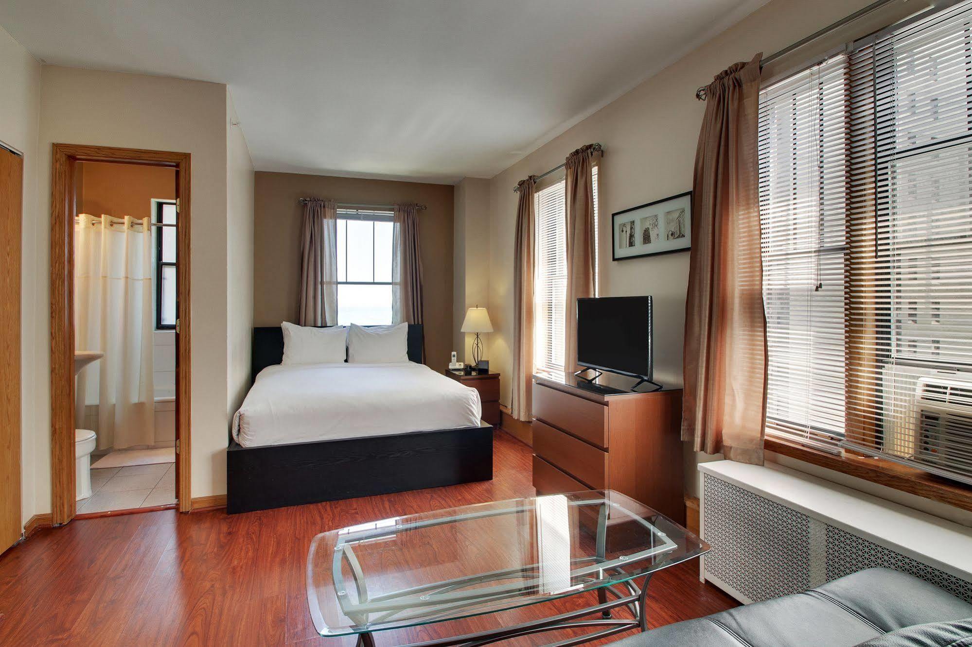 Dewitt Hotel And Suites Chicago Exteriör bild